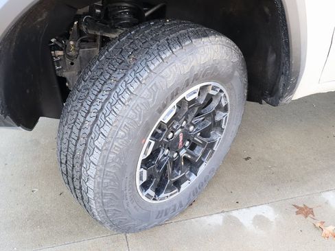 New 2026 GMC Canyon AT4 image 39