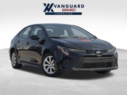 Used 2025 Toyota Corolla LE FWD image 1