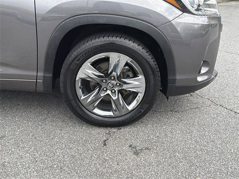 Used 2018 Toyota Highlander Limited Platinum image 12