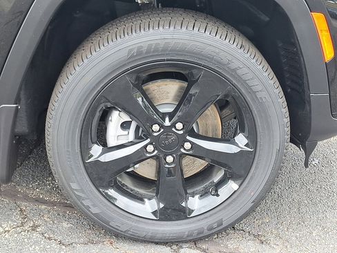 New 2025 Jeep Grand Cherokee L Altitude image 8