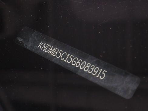 Used 2016 Kia Sedona LX image 33