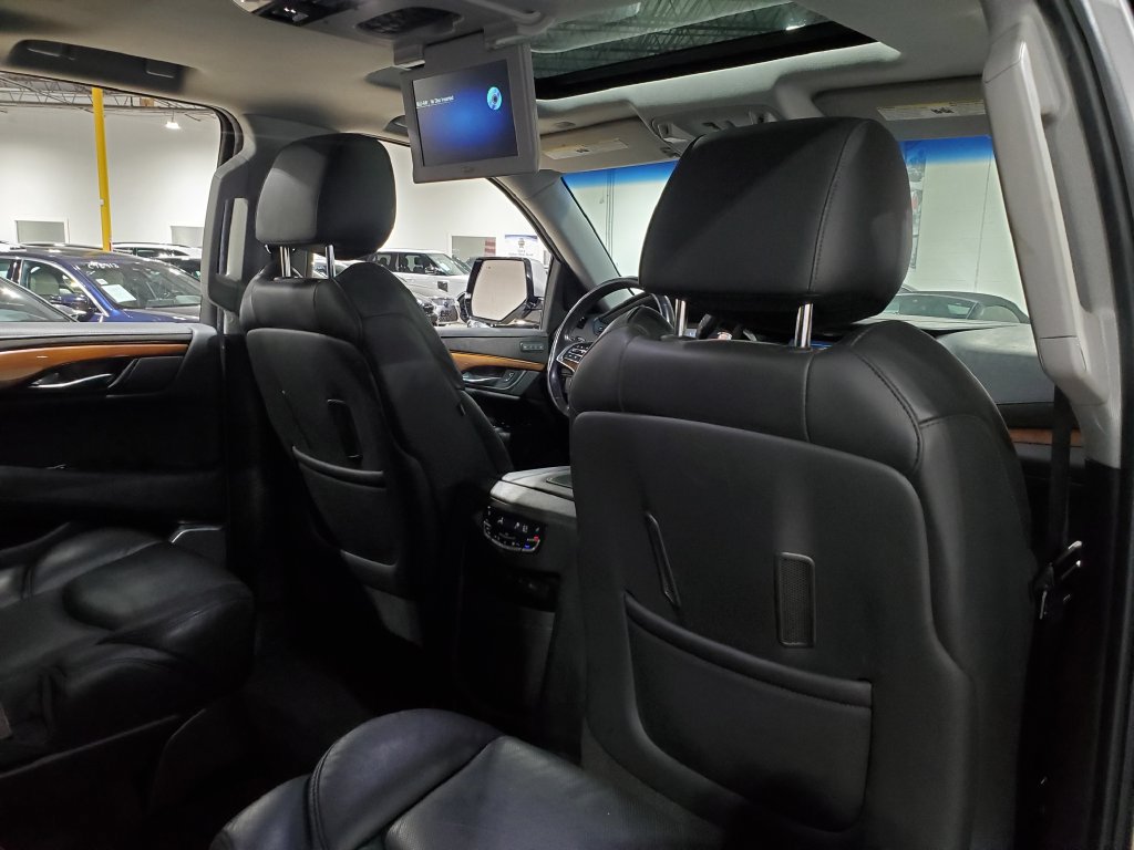 Used 2018 Cadillac Escalade Luxury RWD image 21