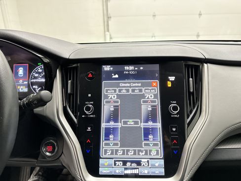 Used 2024 Subaru Outback Premium image 32