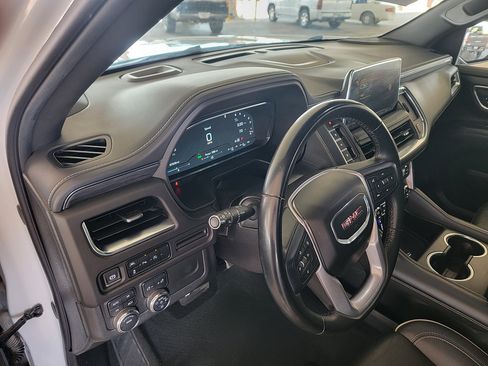 Used 2024 GMC Yukon XL SLT AWD/4WD image 14