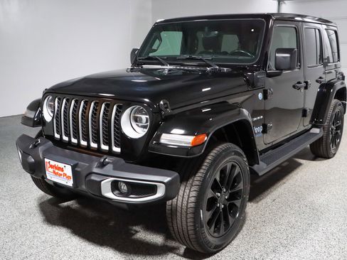 Used 2021 Jeep Wrangler Unlimited Sahara w/ Cold Weather Group image 31