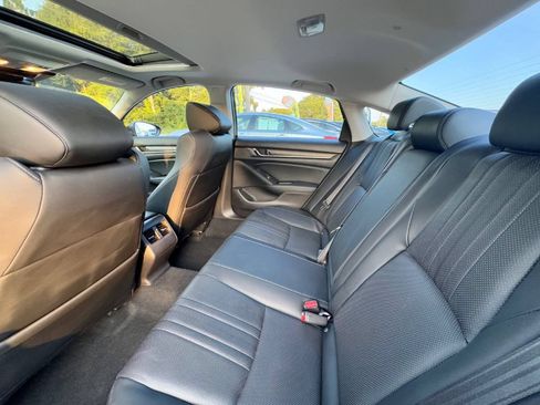 Used 2018 Honda Accord Touring image 9