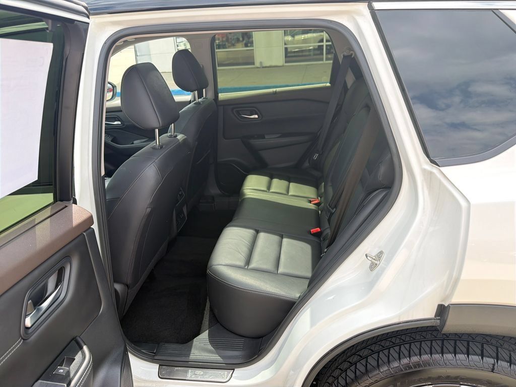 Used 2023 Nissan Rogue SL w/ SL Premium Package AWD/4WD image 27