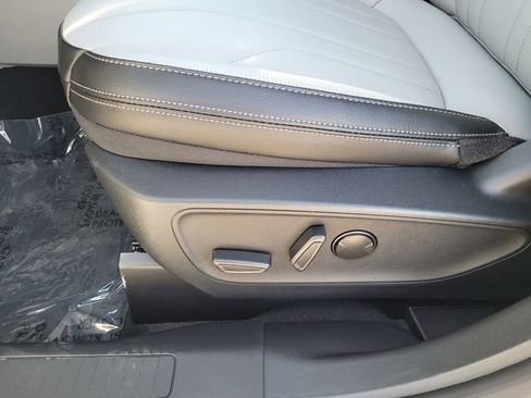 New 2025 Ford Escape SE w/ PHEV Premium Package FWD image 14