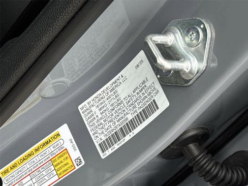 Certified 2026 Acura Integra FWD image 32