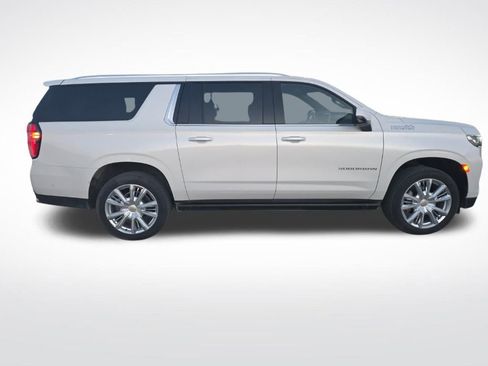 Used 2024 Chevrolet Suburban High Country w/ Advanced Technology Package image 8