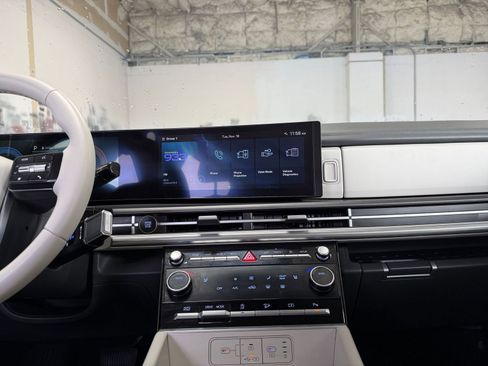 Used 2025 Hyundai Santa Fe SEL image 17