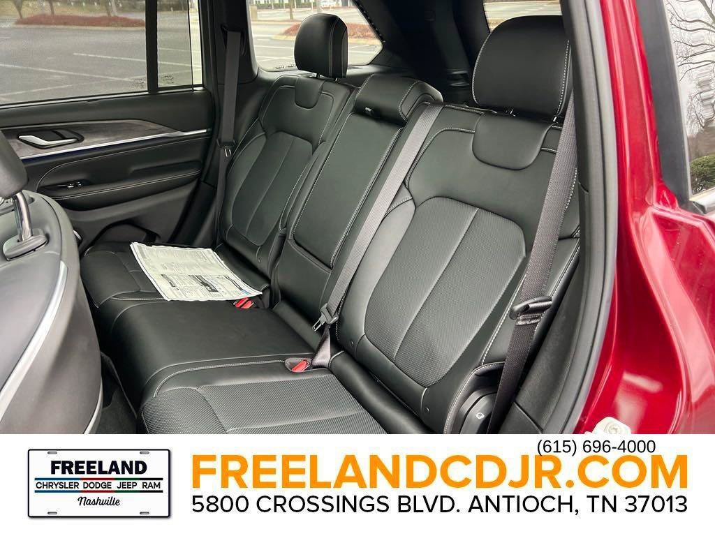 Used 2024 Jeep Grand Cherokee Overland w/ Luxury Tech Group IV AWD/4WD image 21