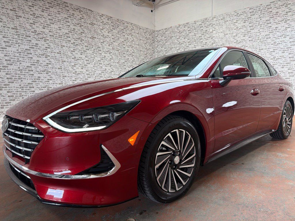 Used 2023 Hyundai Sonata Limited w/ Cargo Package FWD image 3