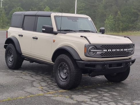 Certified 2025 Ford Bronco Badlands AWD/4WD image 2