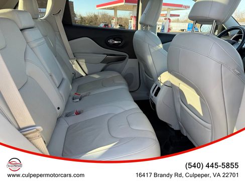 Used 2019 Jeep Cherokee Limited w/ Technology Group image 14