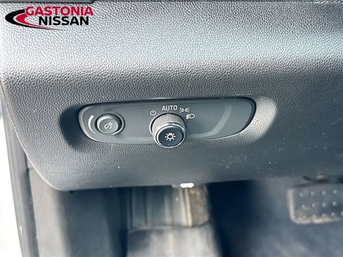 Used 2023 Chevrolet Traverse LT FWD image 29