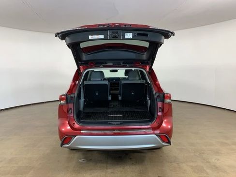 Used 2021 Toyota Highlander Platinum image 12