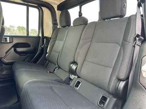 Certified 2022 Jeep Gladiator Sport AWD/4WD image 29