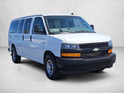 Used 2018 Chevrolet Express 2500 LS RWD image 3