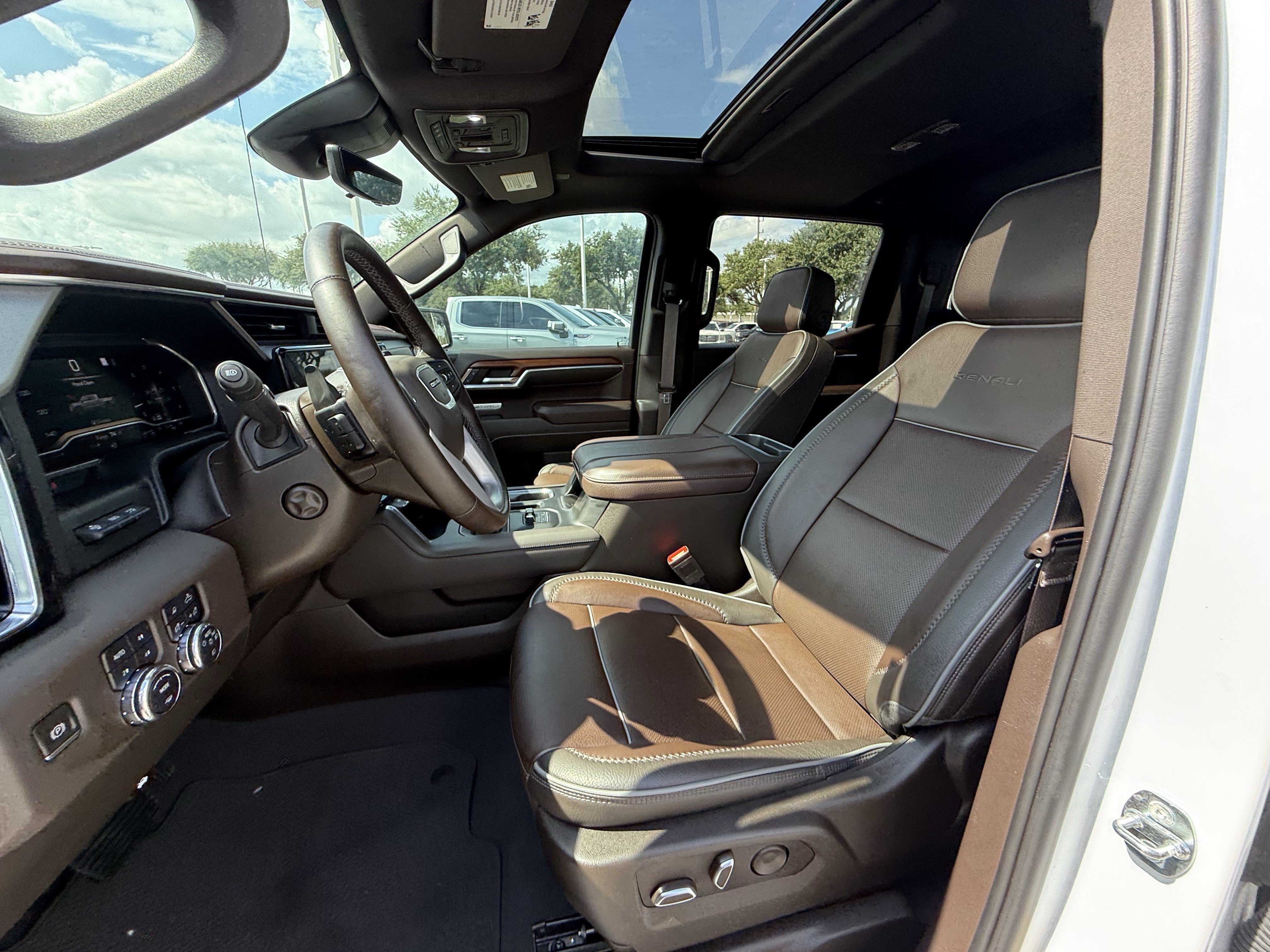 Used 2023 GMC Sierra 1500 Denali w/ Denali Reserve Package AWD/4WD image 27