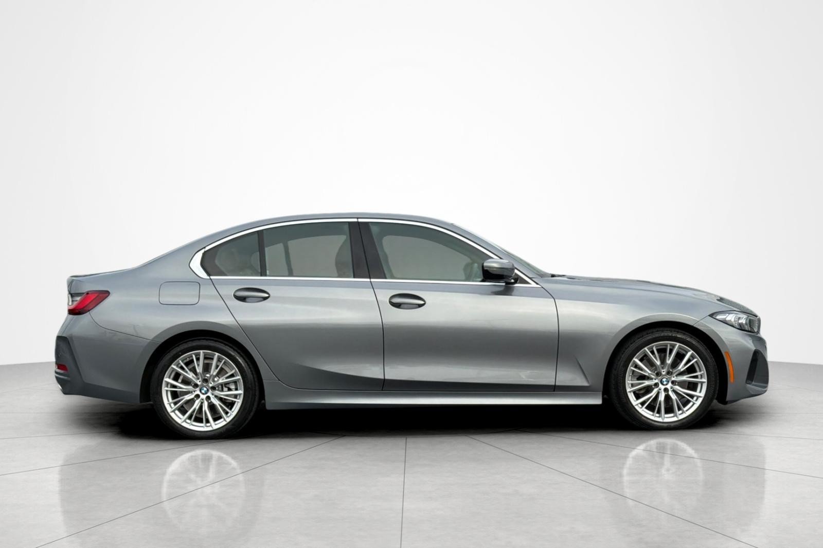 Used 2024 BMW 330i Sedan w/ Convenience Package RWD image 6