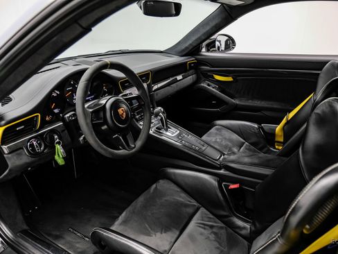 Used 2018 Porsche 911 GT2 RS w/ Weissach Package RWD image 2
