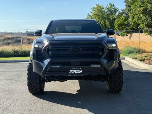 Used 2024 Toyota Tacoma SR5 AWD/4WD image 5