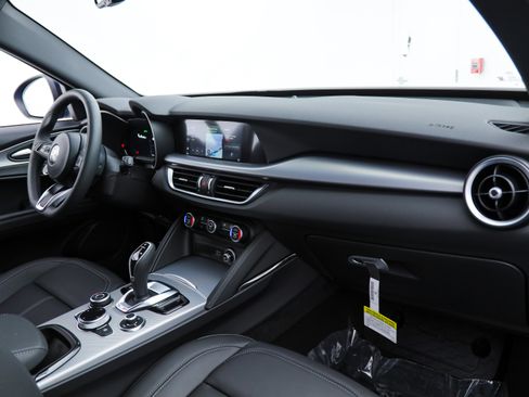 Used 2026 Alfa Romeo Stelvio Sprint w/ Convenience Package AWD/4WD image 10