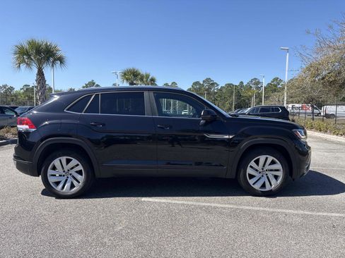 Used 2023 Volkswagen Atlas Cross Sport SE w/ Panoramic Sunroof Package FWD image 3