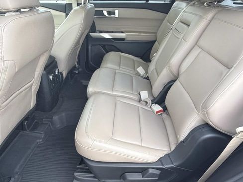Certified 2022 Ford Explorer XLT w/ Equipment Group 202A RWD image 15