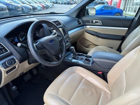 Used 2016 Ford Explorer XLT w/ Equipment Group 202A FWD image 10