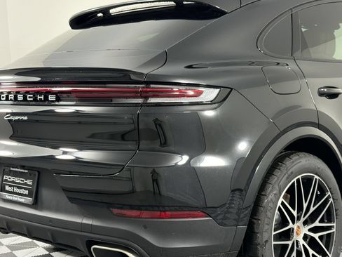 New 2026 Porsche Cayenne Coupe AWD/4WD image 25