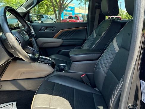 Used 2023 GMC Canyon Denali w/ Denali Black Edition AWD/4WD image 9