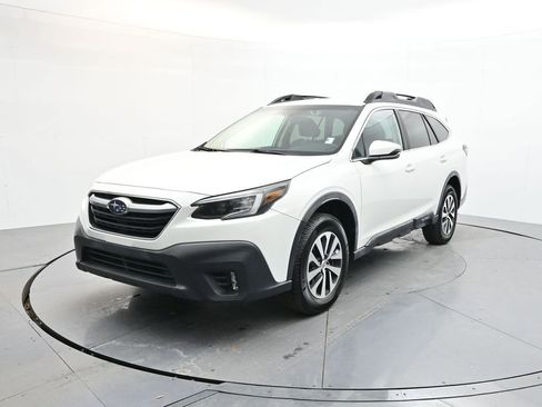 Used 2020 Subaru Outback Premium image 3