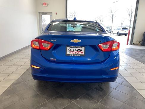 Used 2017 Chevrolet Cruze LT image 6