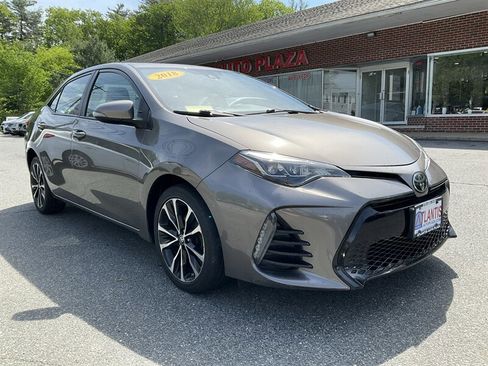 Used 2018 Toyota Corolla SE w/ SE Premium Package FWD image 3