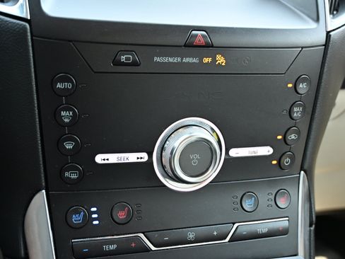 Used 2020 Ford Edge Titanium w/ Equipment Group 301A FWD image 33