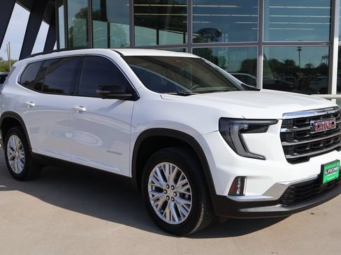 Used 2026 GMC Acadia Elevation w/ Elevation Premium Package FWD image 4