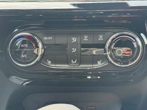 New 2025 Chevrolet Trax RS w/ Sunroof Package image 10