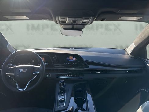 Used 2024 Cadillac Escalade ESV Premium Luxury Platinum image 17