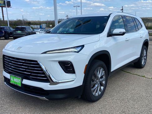 Used 2025 Buick Enclave Preferred FWD image 9