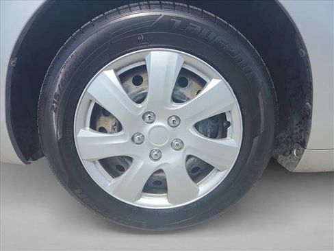 Used 2010 Toyota Camry LE FWD image 21