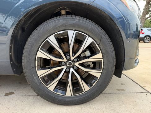 Certified 2023 Volvo XC60 B5 Plus FWD image 9