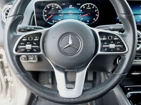 Used 2020 Mercedes-Benz GLB 250 4MATIC image 18