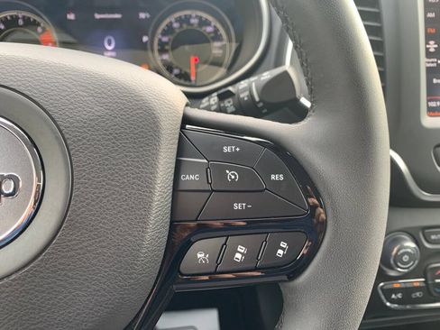 Used 2023 Jeep Cherokee Altitude Lux w/ Lux Elite Package AWD/4WD image 18