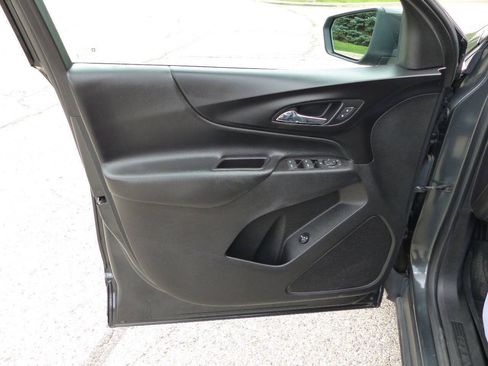 Used 2018 Chevrolet Equinox LT FWD image 19