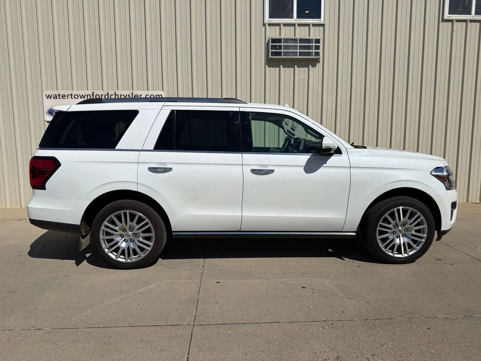 Certified 2024 Ford Expedition Limited AWD/4WD image 1