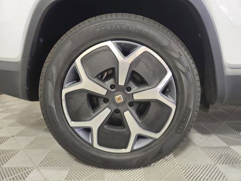 Used 2024 Rivian R1S Adventure AWD/4WD image 12