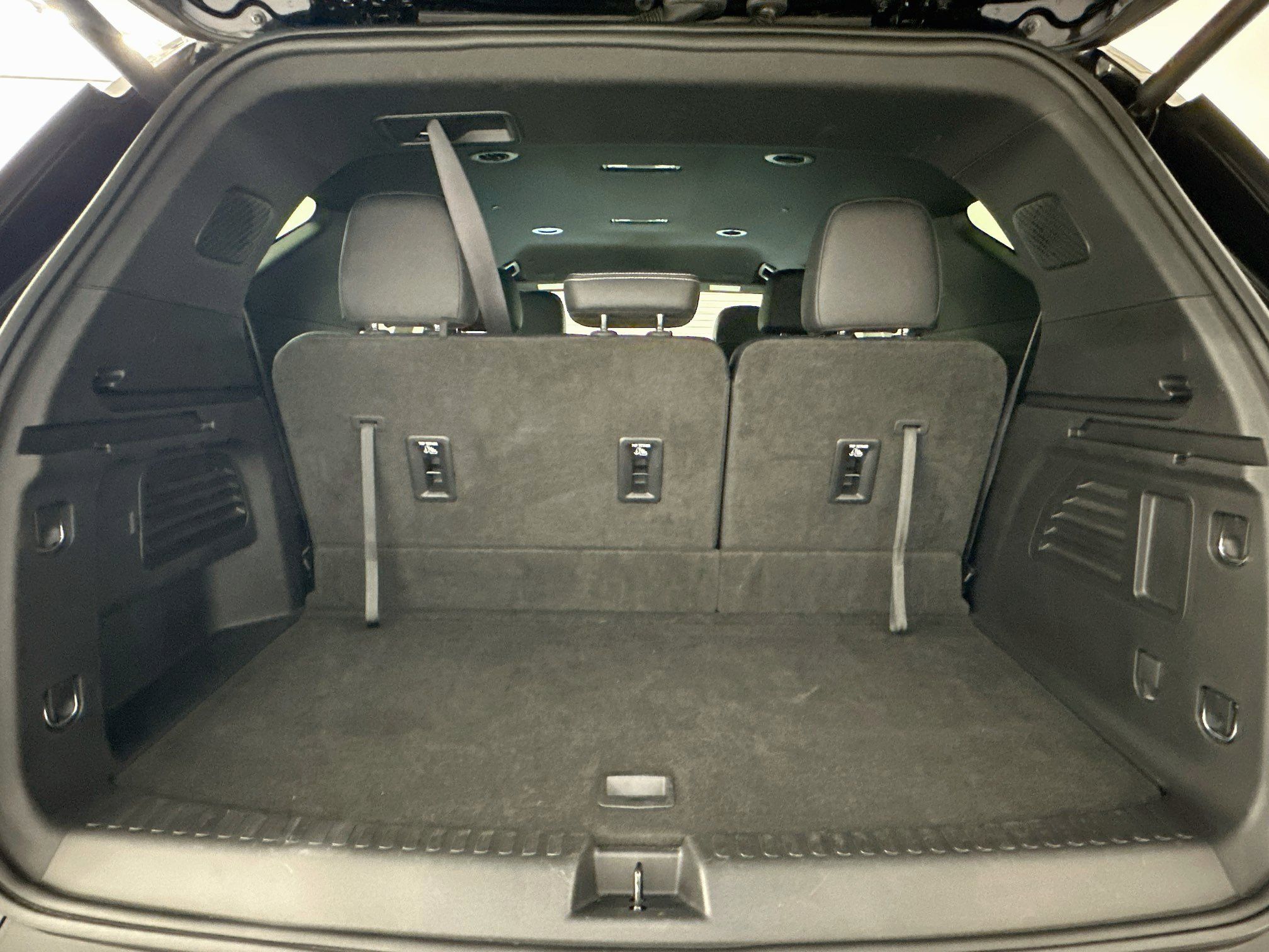 Used 2025 Chevrolet Traverse LT AWD/4WD image 31