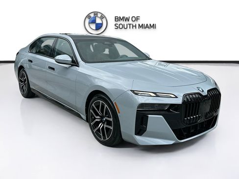 Used 2023 BMW 740i w/ Parking Assistance Package RWD image 1